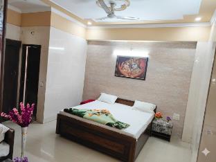 shri harivansh sewa kunj near banke bihari temple vrindavan