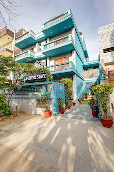 floryn stayz huda city centre