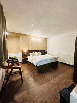 the mountain muse cafe bakery and stay manali