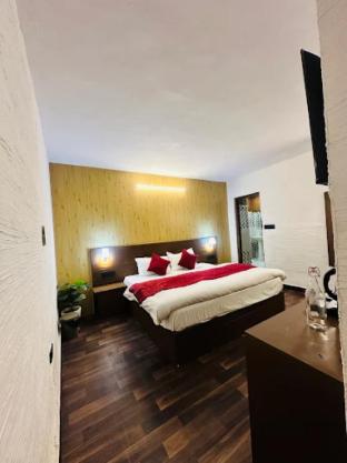 the mountain muse cafe bakery and stay manali
