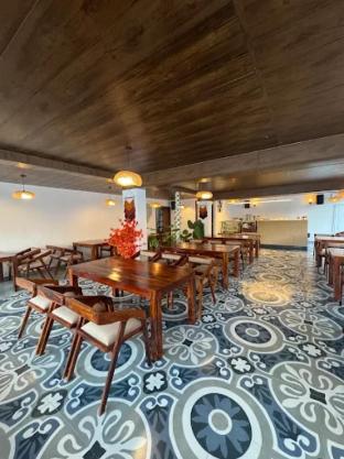 the mountain muse cafe bakery and stay manali