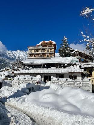 the mountain muse cafe bakery and stay manali