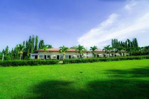 brevant pool club and resort