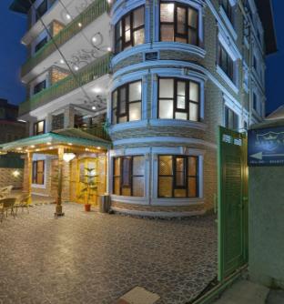 triangle retreat royal habib residency