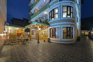 triangle retreat royal habib residency