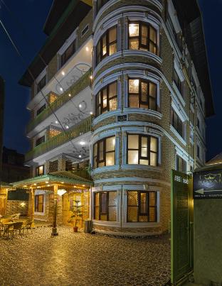 triangle retreat royal habib residency