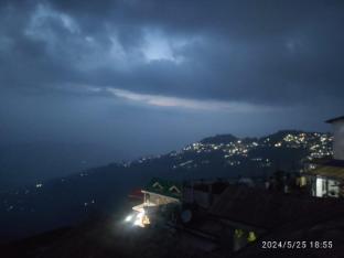himalayan paradise grand retreat and dining