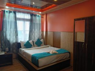 himalayan paradise grand retreat and dining