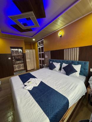himalayan paradise grand retreat and dining