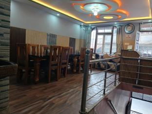 himalayan paradise grand retreat and dining
