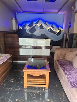 himalayan paradise grand retreat and dining