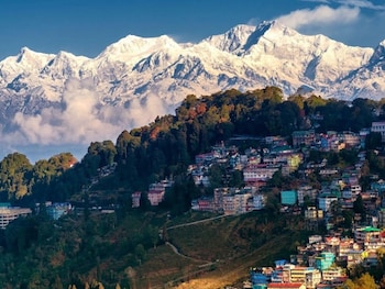 himalayan paradise grand retreat and dining