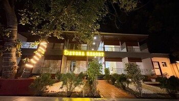 devora resort