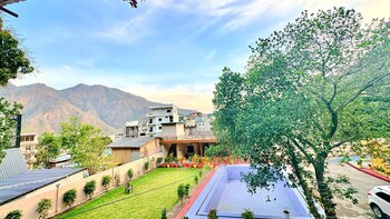 devora resort