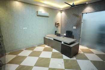 Hotel Konaaz Inn,,2 star