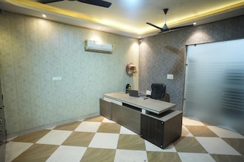 Hotel Konaaz Inn,,2 star