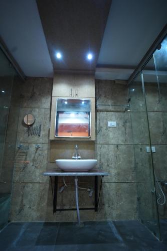 hotel konaaz inn