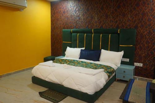 hotel konaaz inn
