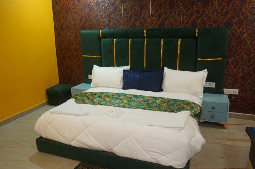 hotel konaaz inn