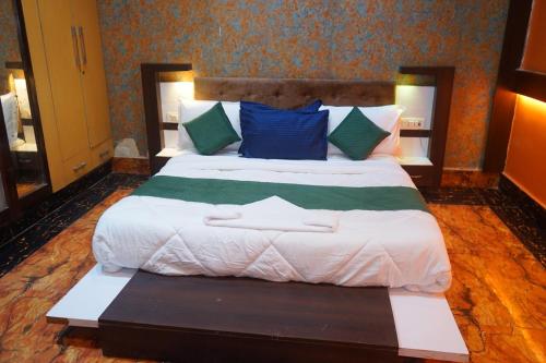 hotel konaaz inn
