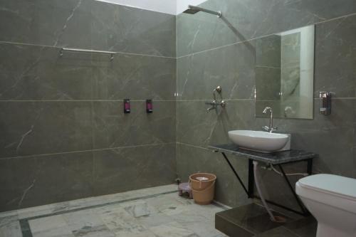 hotel konaaz inn