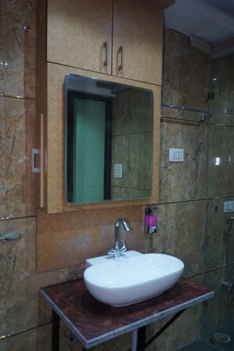 hotel konaaz inn