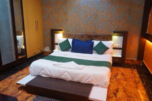 hotel konaaz inn