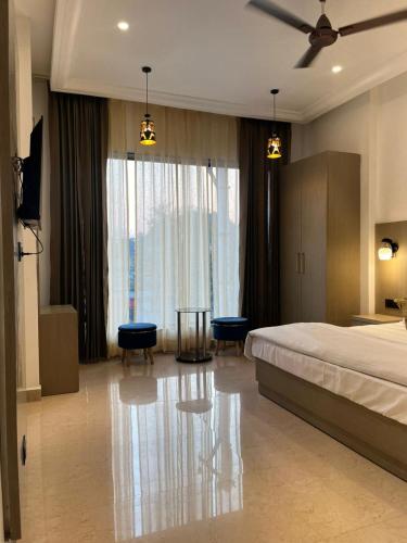 Super Stays,,3 star