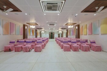 Hotel Vivanta Inn,,2 star