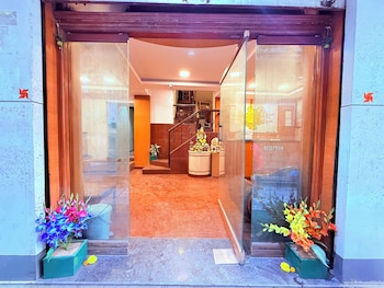 shivsagar residency zaveri bazaar