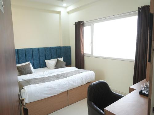 The Raas Guestline,,3 star