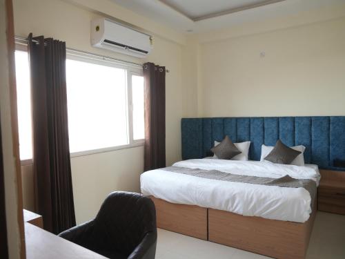 The Raas Guestline,,3 star