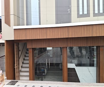 hotel hariom paradise