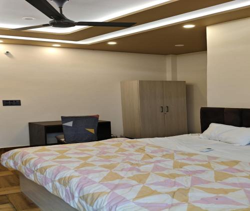 hotel hariom paradise