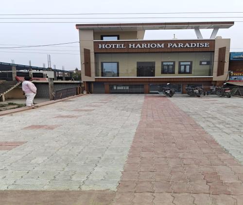 hotel hariom paradise