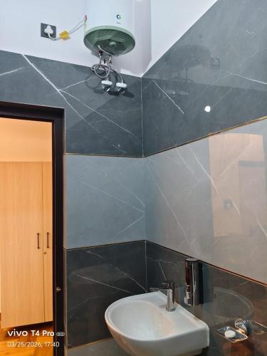 hotel hariom paradise