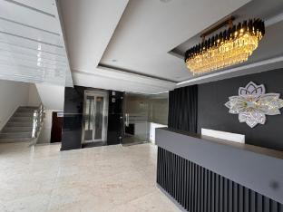 hotel blooming inn 10min from jollygrant airport