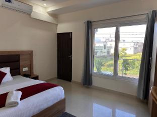 hotel blooming inn 10min from jollygrant airport
