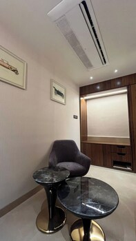 hotel roi retreat