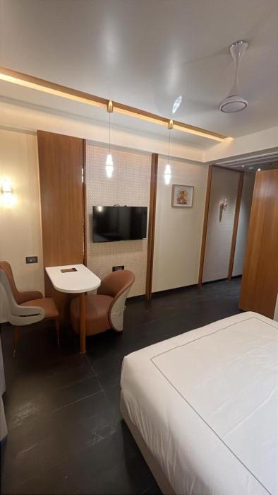 hotel roi retreat