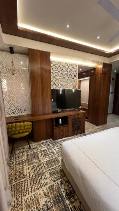 hotel roi retreat