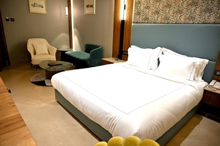 hotel roi retreat