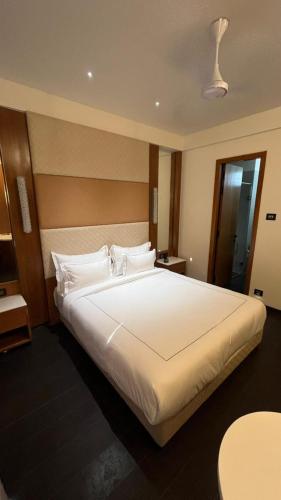 hotel roi retreat