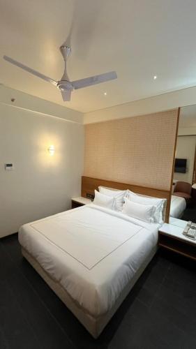 hotel roi retreat