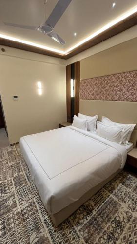hotel roi retreat