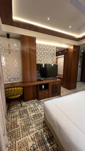 hotel roi retreat