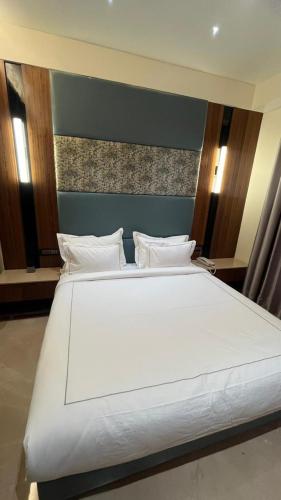 hotel roi retreat