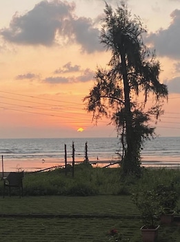 Sunbliss Pinewood Beach Resort,,2 star