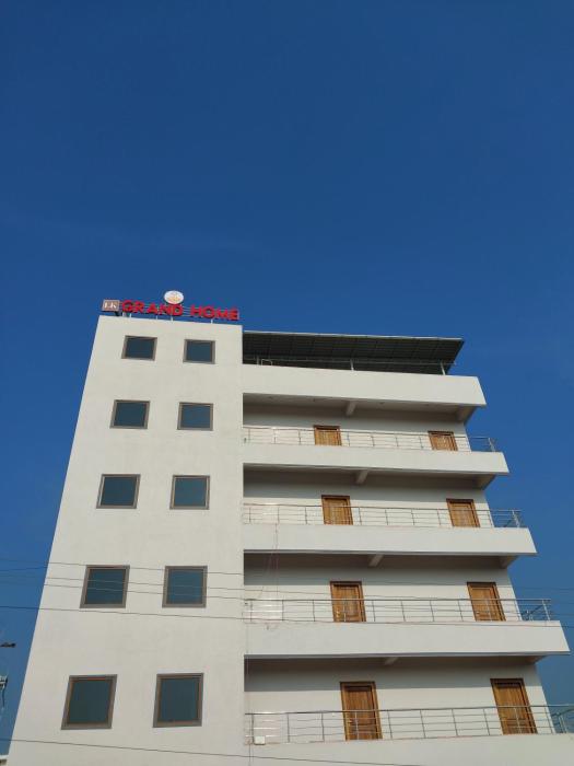 lk grand home