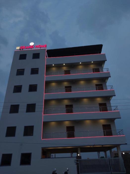 lk grand home